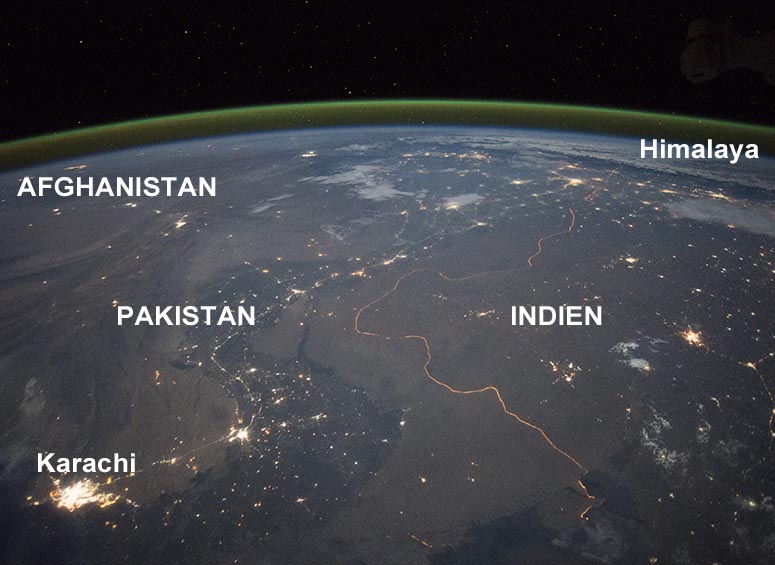Grnsen mellan Indien och Pakistan sedd frn rymden.