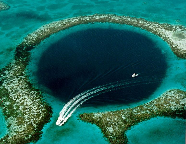 Great Blue Hole, slukhl i havet utanfr Belize.