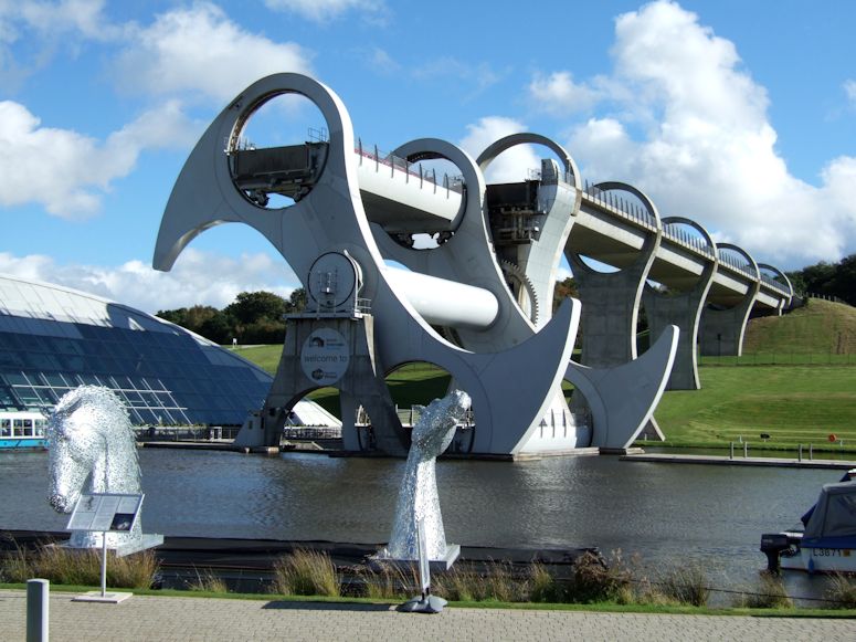 Btlyften/slussen Falkirk Wheel i Skottland.