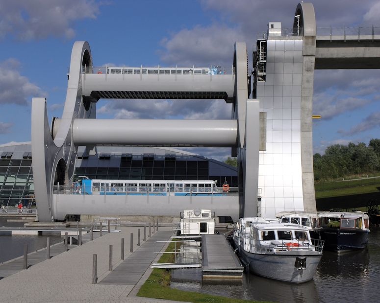 Btlyften/slussen Falkirk Wheel i Skottland.