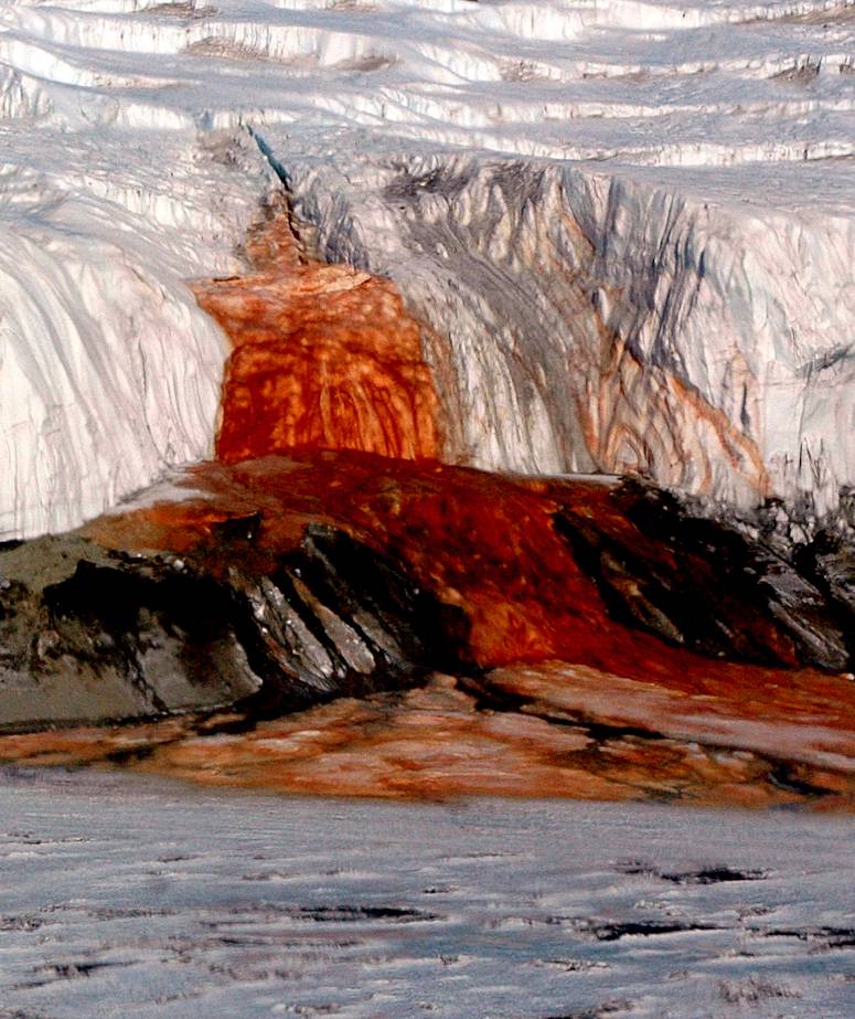 Blood Falls på Antarktis - ett rött vattenfall.
