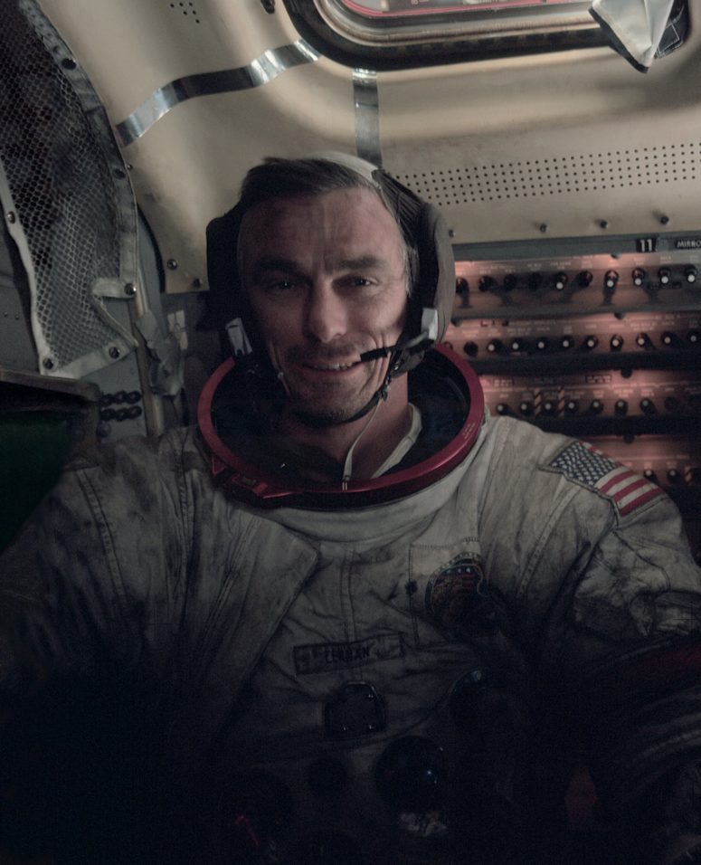 Gene Cernan full av mndamm.