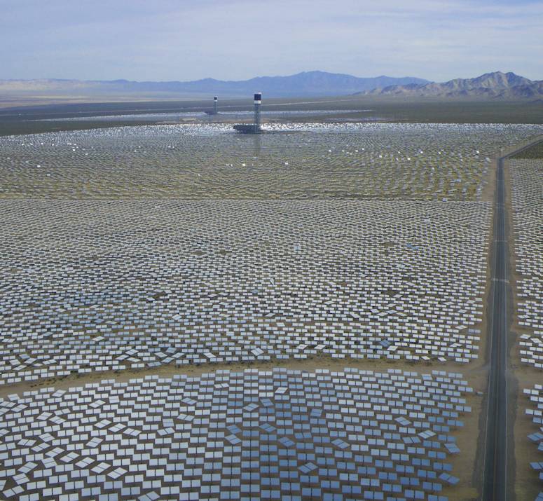 Världens största solkraftverk Ivanpah Solar Electric Generating System.