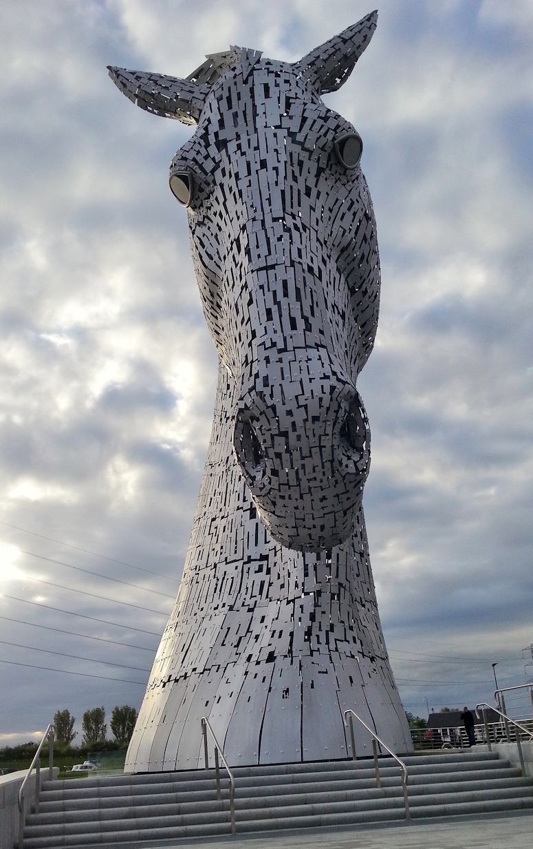 De gigantiska hästhuvudena i Skottland The Kelpies.