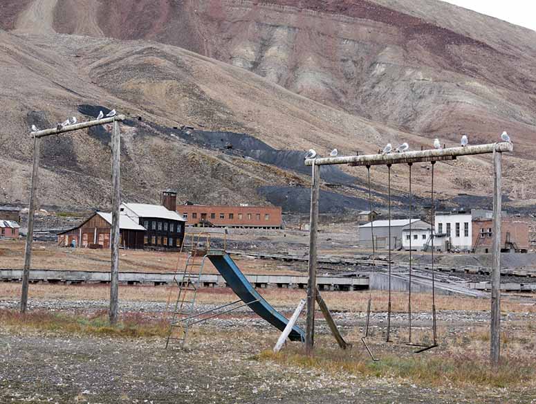 Lekplats i Pyramiden p Svalbard.