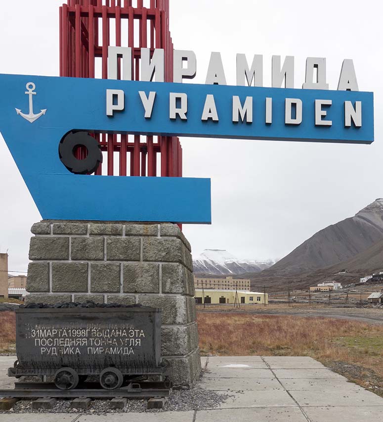 Den övergivna gruvstaden Pyramiden på Svalbard.