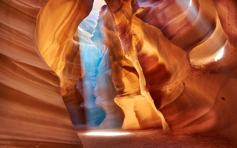 Vrldens vackraste kanjon - Antelope Canyon i Arizona, i rd sandsten.