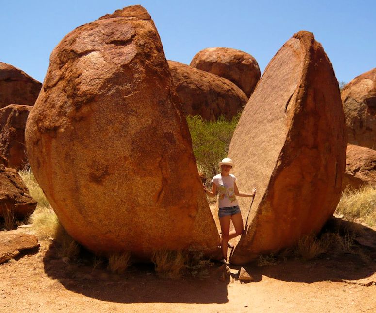 Devils Marbles i Australien, delad sten.