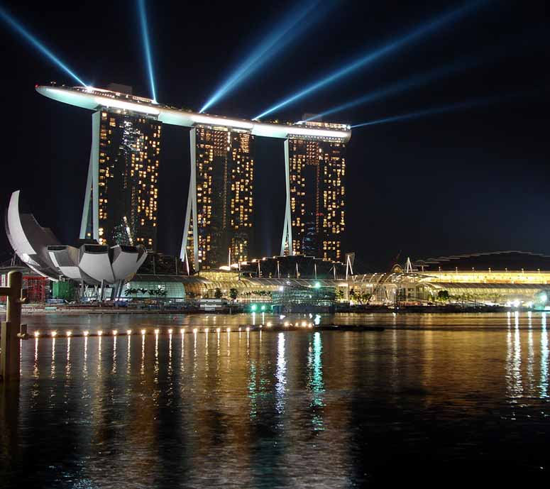 Lasershow p taket p Marina Bay Sands p kvllen.