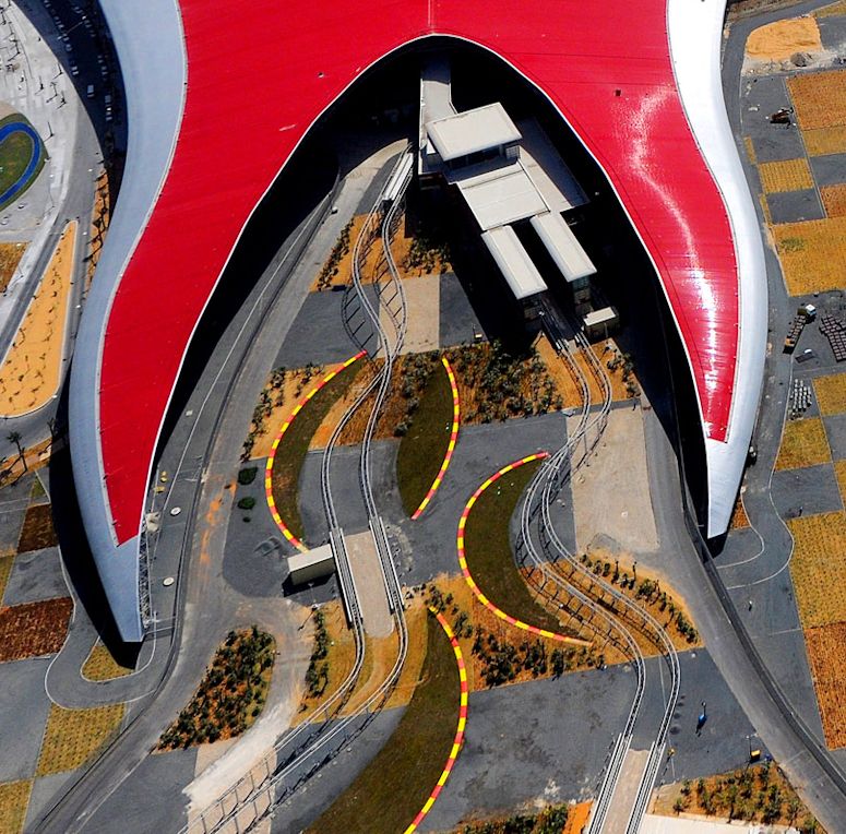 Världens största nöjespark inomhus Ferrari World i Abu Dhabi.