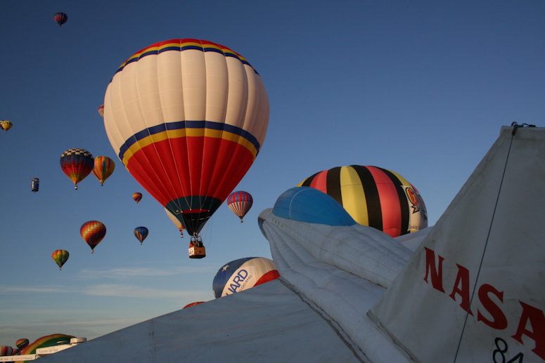 Albuquerque International Balloon Fiesta i USA är världens största luftballongfestival.