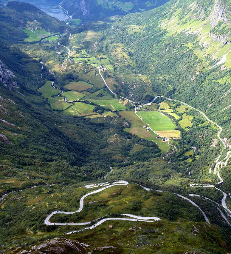 Vgen ner mot Geiranger