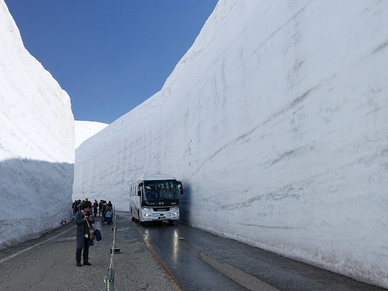 Tateyama Snow Corridor