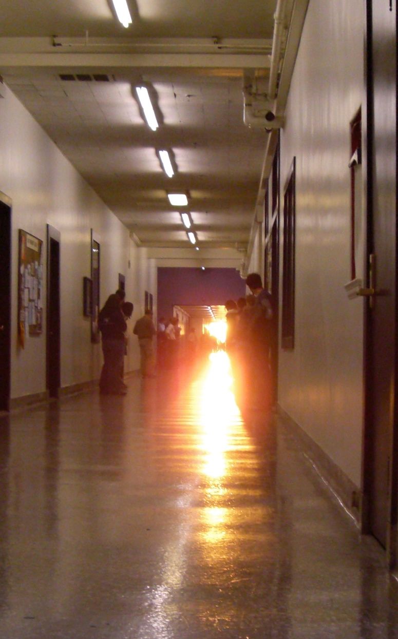 MIThenge - då solnedgången sker rakt i linje med Infinite Corridor på MIT.