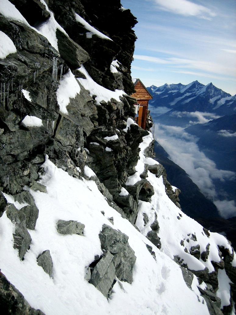 Solvayhütte - stuga högt upp på klätterled på Matterhorn
