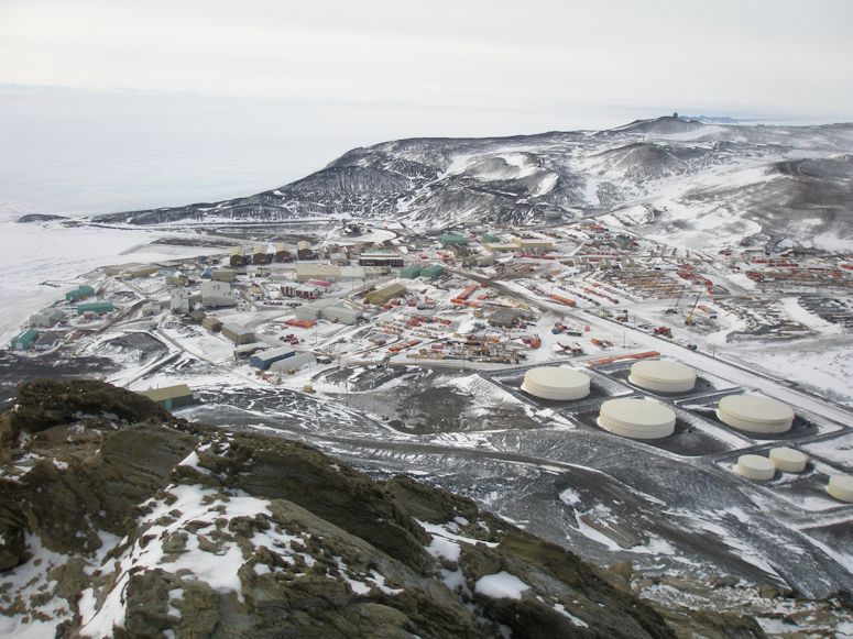 Stad p Antarktis - McMurdo Station.