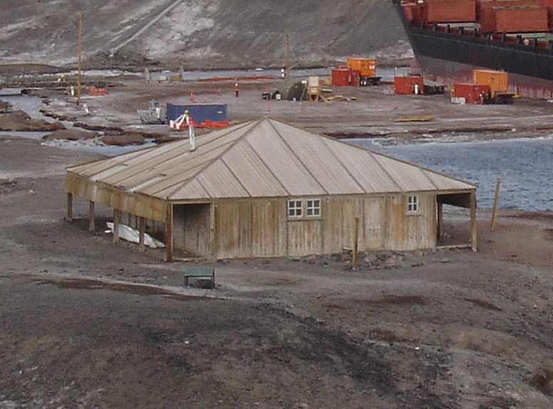 Stad p Antarktis - McMurdo Station.