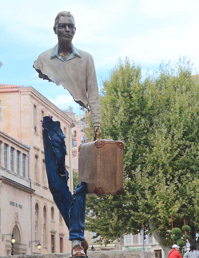 Staty av Bruno Catalano.