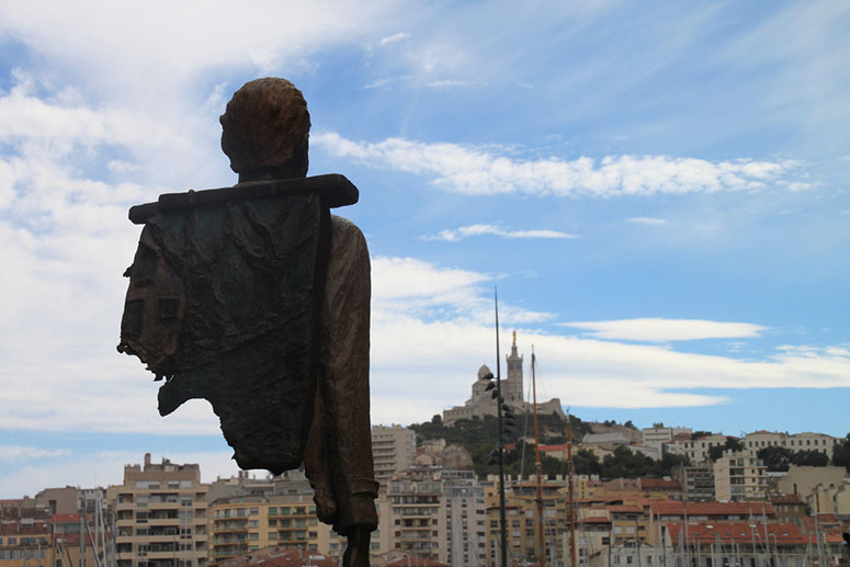 Voyageurs av Bruno Catalano, häftig staty i Marseille.