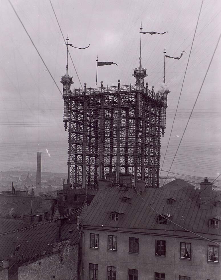 Telefontornet med sina nya hörntorn och vimplar i början av 1890-talet.