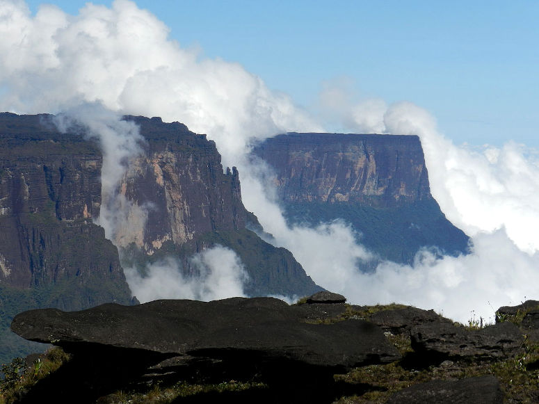 Kukenn - platberg (tepui) i Sydamerika.