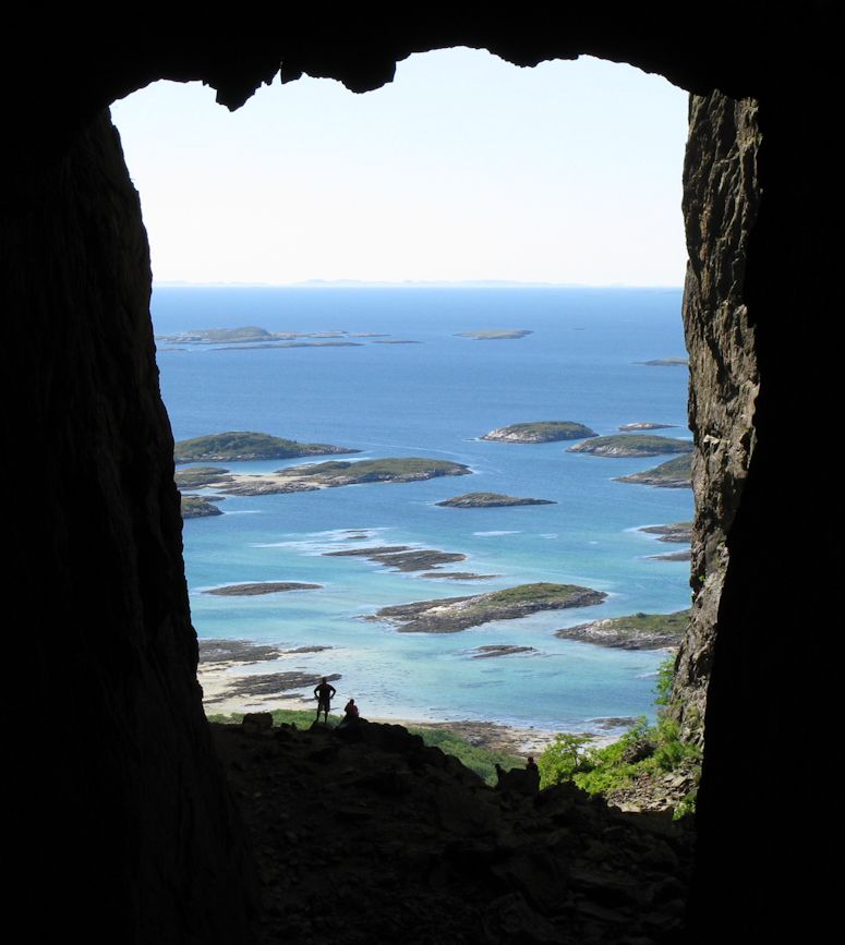 Torghatten i Norge - berget med hl i.