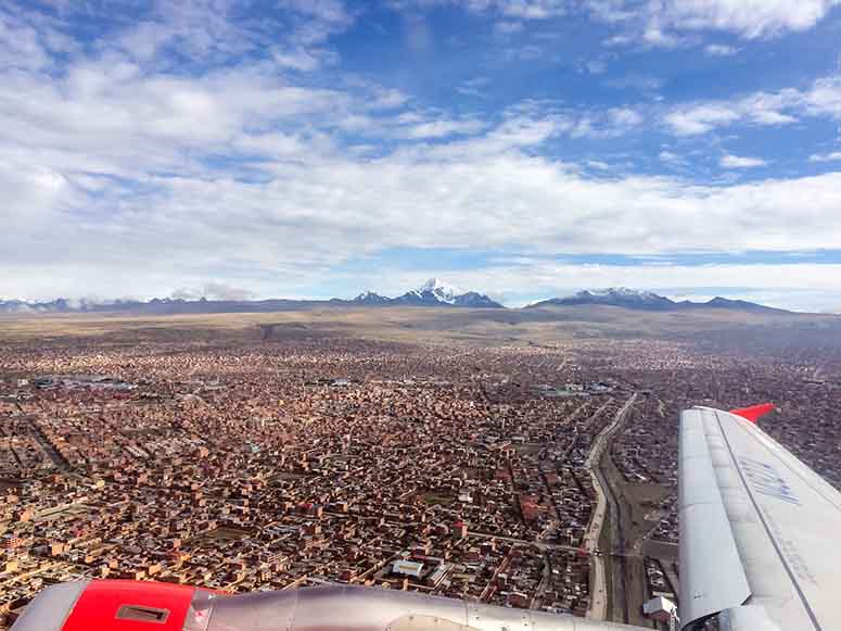 Flygplan lyfter från El Alto
