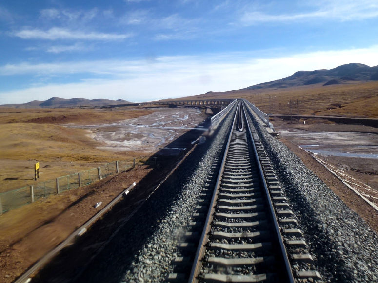 Världens högsta järnväg mellan Quinhai och Lhasa.