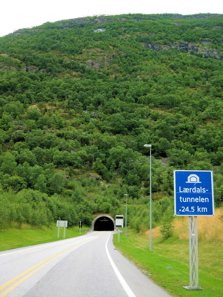 Ingång till Laerdalstunneln - världens längsta biltunnel.
