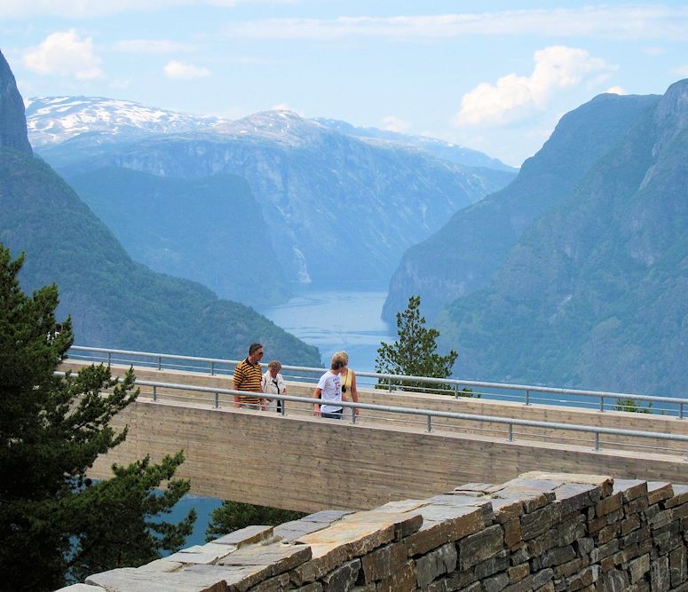 Utsiktsplatsen Stegastein, vid Snvegen.