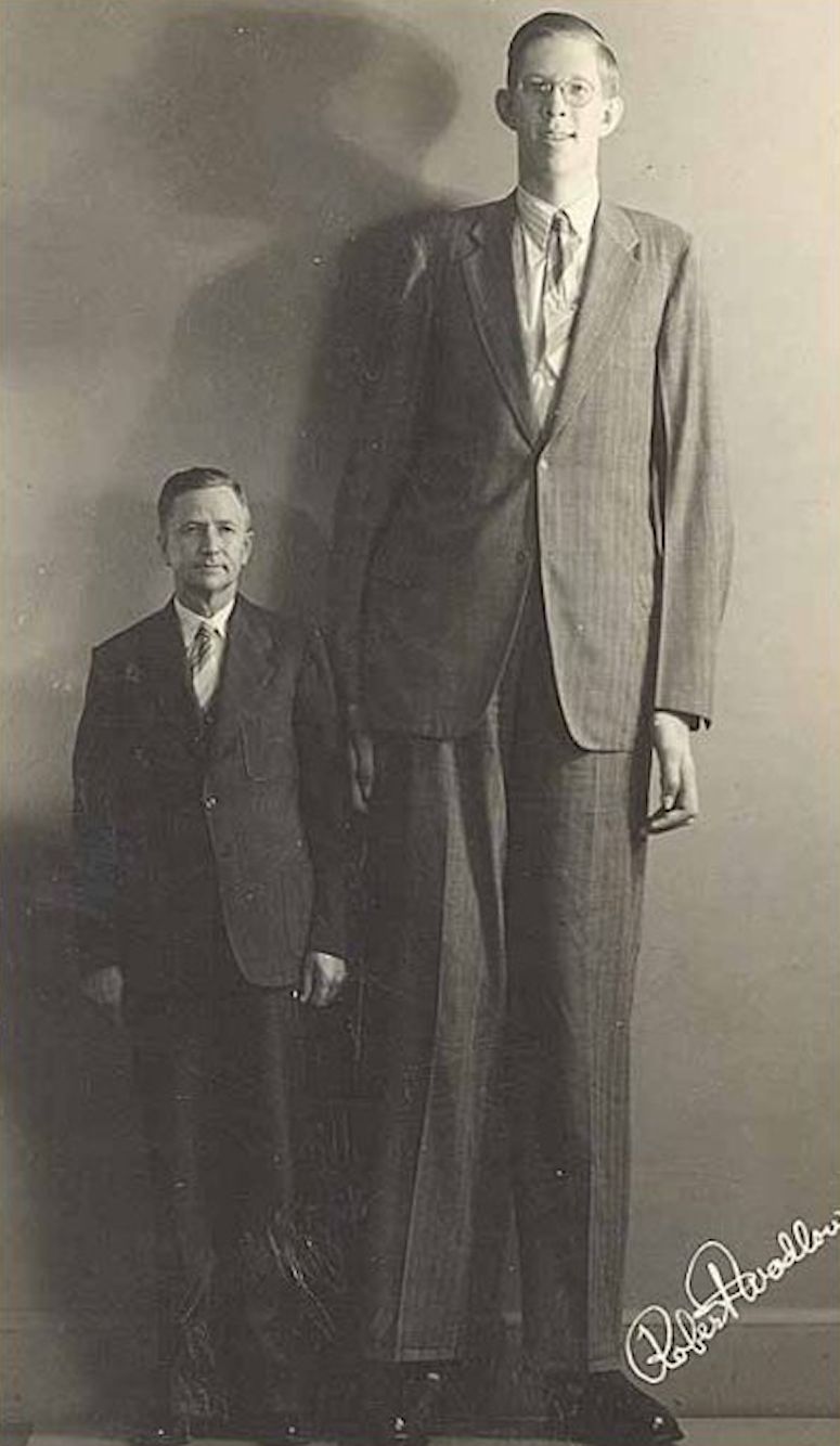 Vrldens lngsta man (och mnniska) Robert Wadlow tillsammans med sin pappa.