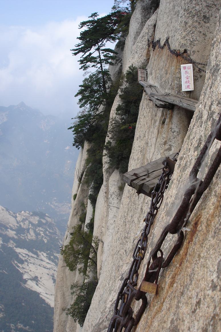 Världens läskigaste stig på berget Hua Shan i Kina