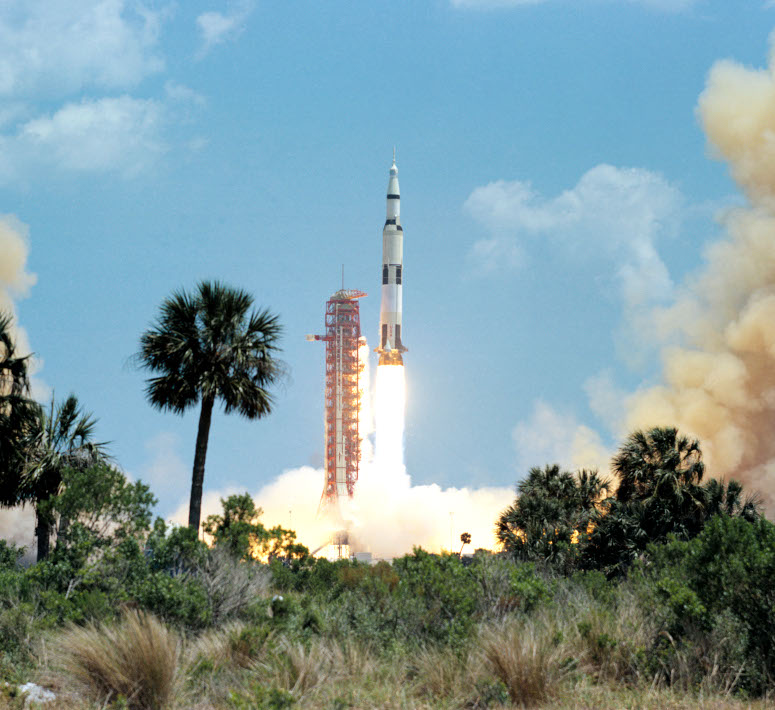 Världens största raket Saturn V lyfter med Apollo 16.
