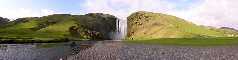 Panoramabild p vattenfallet Skogafoss