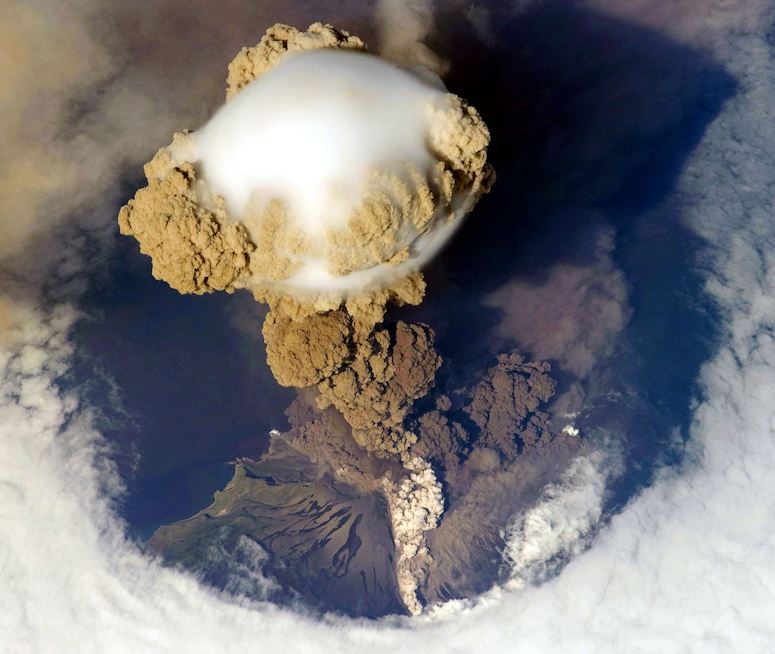 Vulkanutbrott sett från Internationella rymdstationen ISS