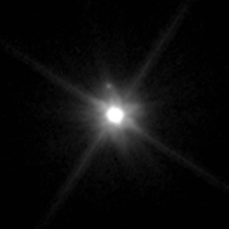 Foto av Makemake och dess måne taget av Hubble