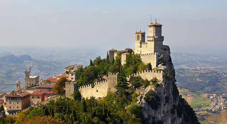 Slottet Guaita ovanför San Marino