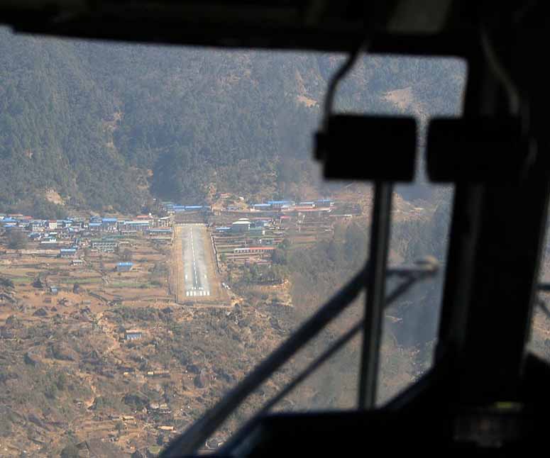 Tenzing-Hillary Airport i Lukla, en av vrldens farligaste flygplatser