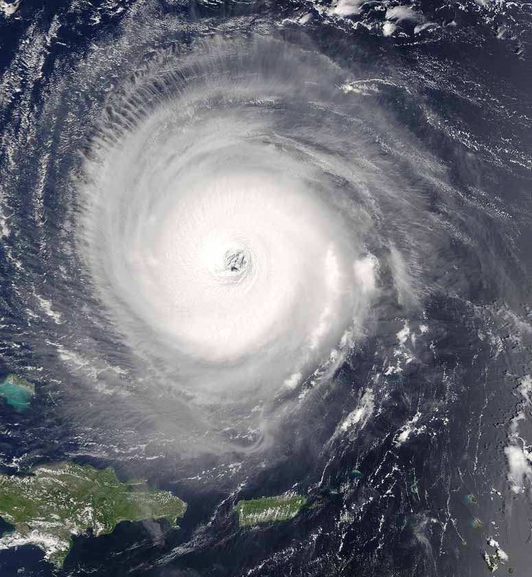Tropisk cyklon av klass 5, norr om Puerto Rico